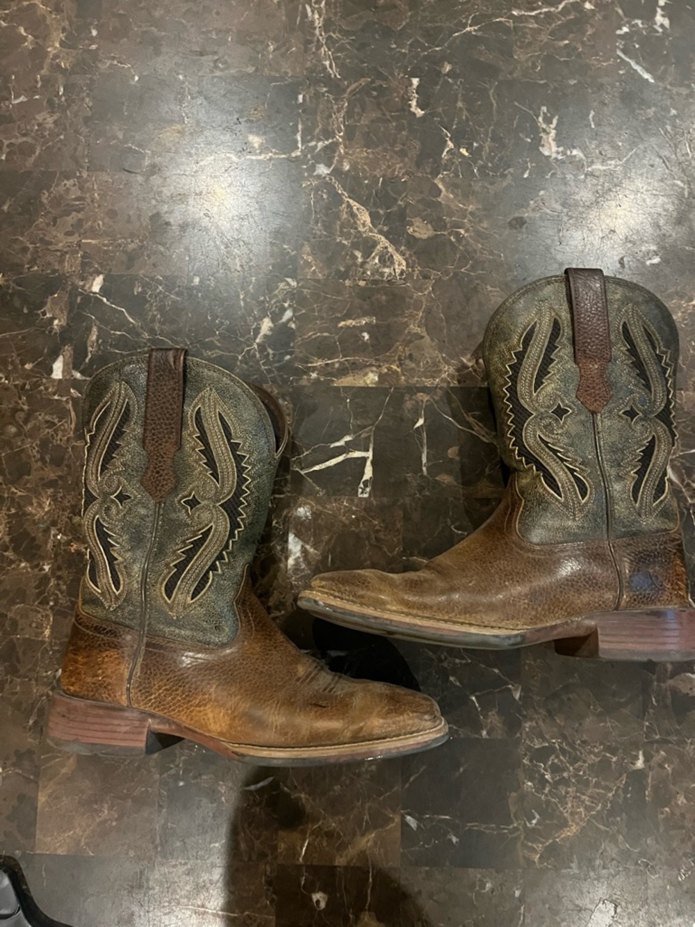 Men Ariat Brown Leather Western Cowboy Boots with Stitch Detail